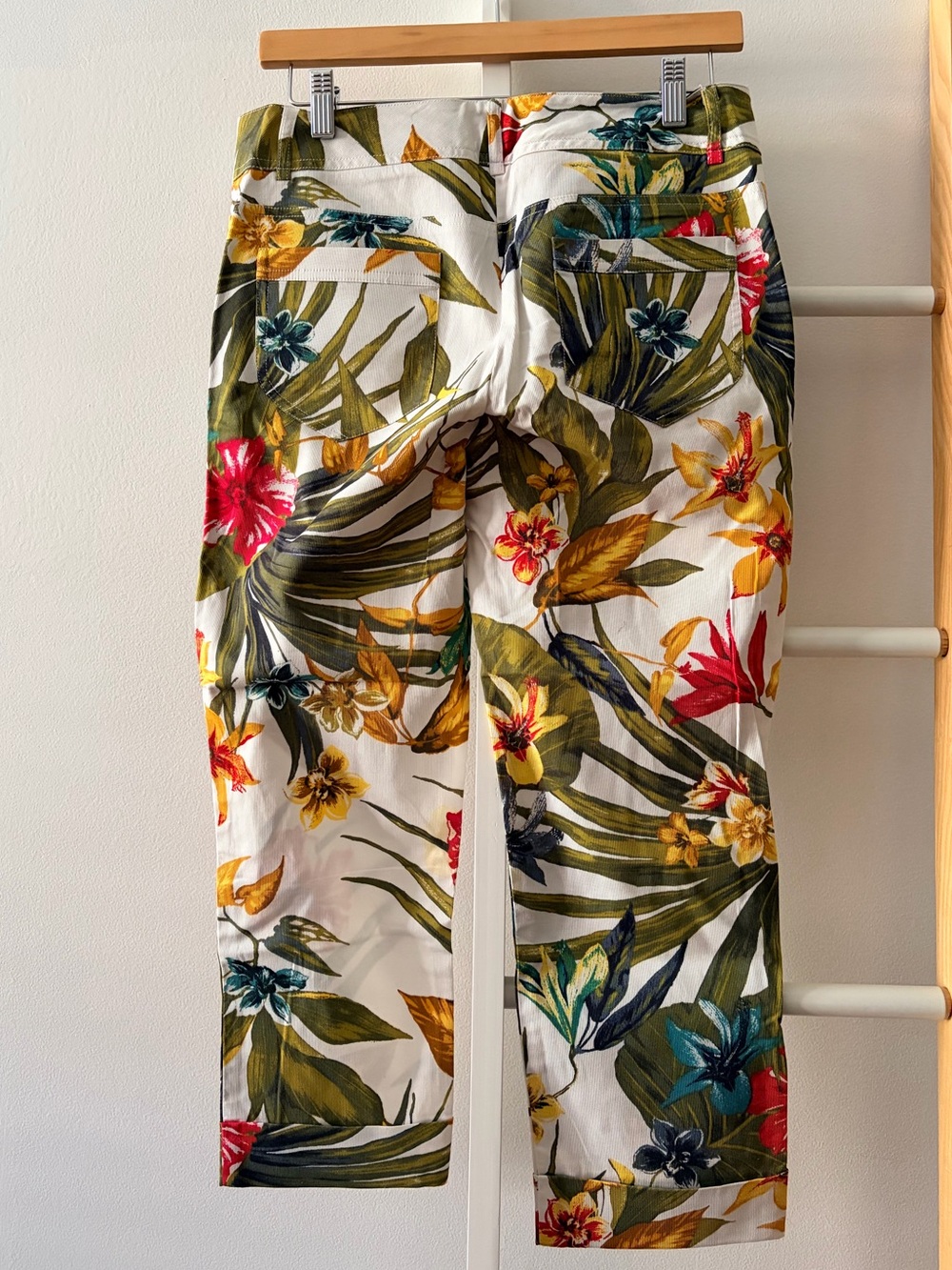 Women’s Cache Floral Crop Pants - Picture 3 of 4